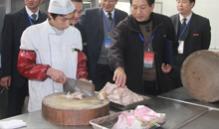 著重加強食堂內部管理